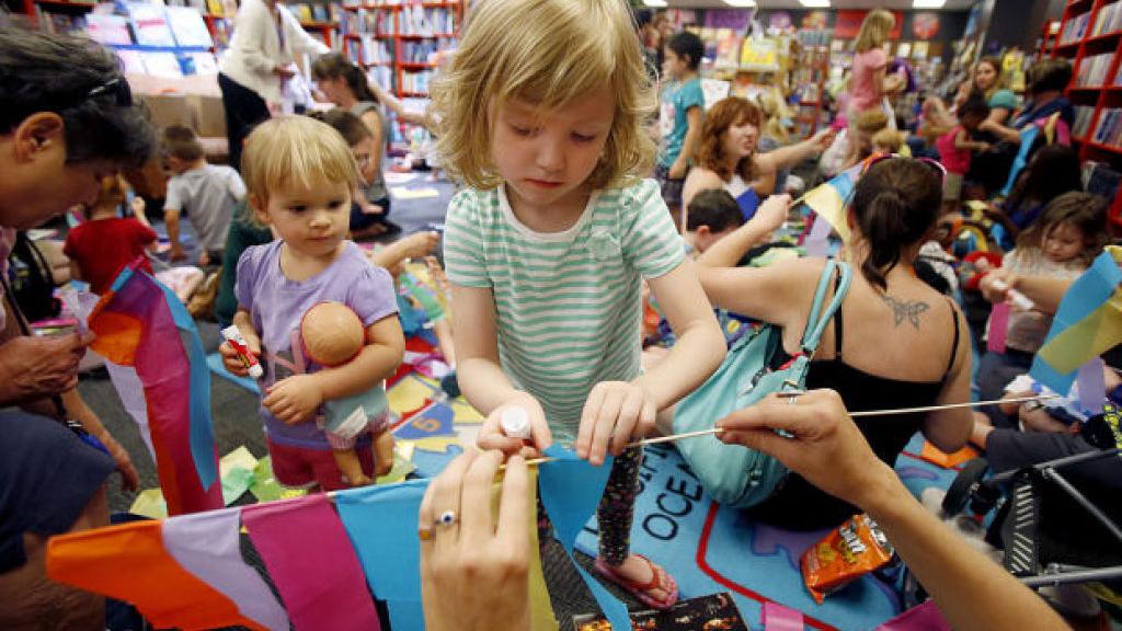 Winter break is coming. Here are some things to do with the kids every day